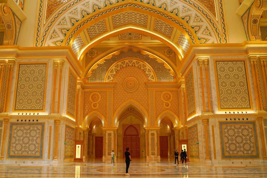 Dubai: Abu Dhabi Grand Mosque, Palace, and Heritage Village - Sheikh Zayed Grand Mosque: chandeliers, prayer hall scale, and your dress-code checklist