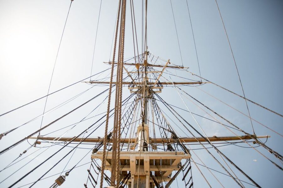 Dublin: Jeanie Johnston Tall Ship Irish Famine History Tour - Below Deck: cramped quarters, short fresh air, and why the layout matters