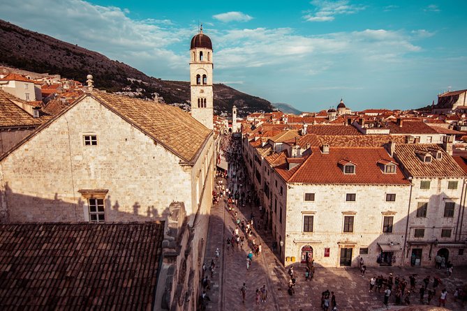 Dubrovnik: Ancient City Walls & Wars Walking Tour - Audio headsets and group size: how the tour stays clear in crowds