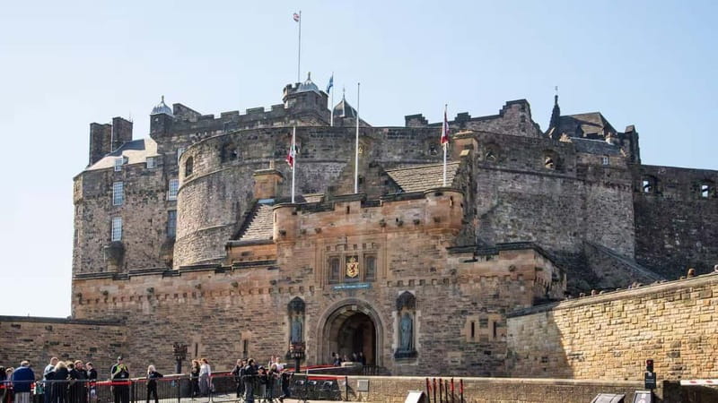 Edinburgh: Edinburgh Castle Guided History Tour with Tickets - Western Panorama: use the views to anchor everything you just learned
