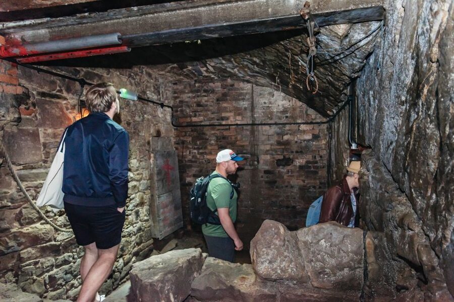 Edinburgh: Old Town and Underground Historical Tour - The Stories You’ll Hear: Crime, Literature, and Local Lore