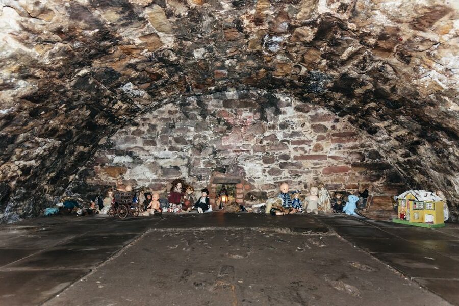 Edinburgh: Old Town and Underground Historical Tour - Why the Guides Matter: Storytelling Quality Is the Product