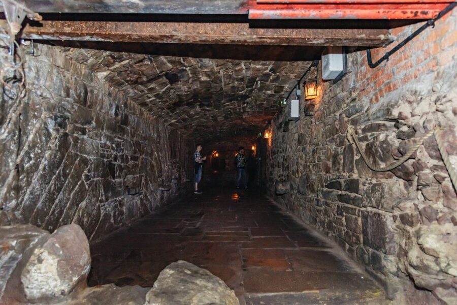Edinburgh: Old Town and Underground Historical Tour - Meeting at the Old Police Box: Easy to Find, Great to Start