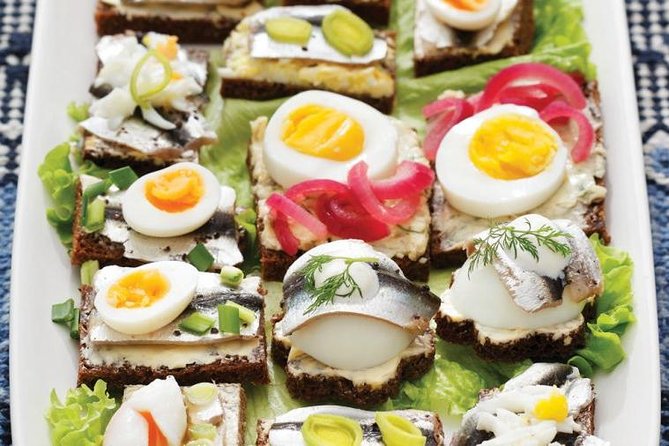 Estonian food, drinks and history tour - A 2-hour Tallinn Old Town food-and-history loop that’s easy to fit in