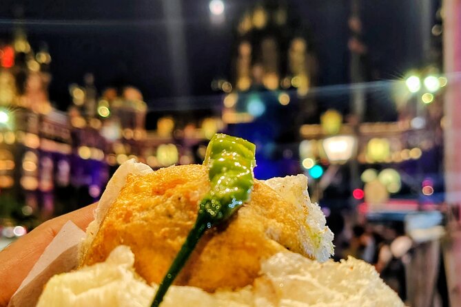 Evening Mumbai by Foot Street Food and Heritage - Entering Mumbai’s Fort After Dark: Why This Walk Works