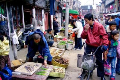 Explore Shanghai Ancient Downtown with Authentic Local Food - Yu Garden: A 900-Year-Old Bazaar in 20 Minutes
