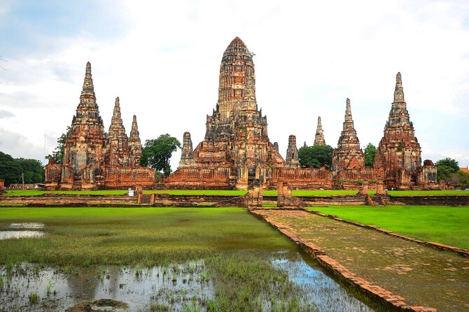Explore the World Heritage Of Ayutthaya - Lunch at Phra Nakhon Si Ayutthaya: fuel with grilled river prawns