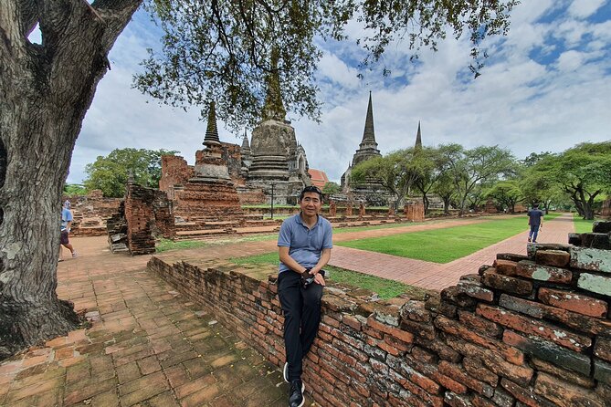 Explore the World Heritage Of Ayutthaya - River cruise around the old city island: the calm counterweight