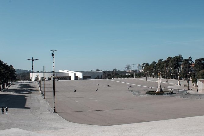 Faith and Heritage: Fátima, Batalha, Nazaré, Óbidos from Lisbon - Nazaré: Atlantic Views, Sitio Legends, and Where Lunch Fits
