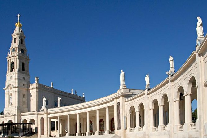 Faith and Heritage: Fátima, Batalha, Nazaré, Óbidos from Lisbon - Óbidos Walled Village: Cobblestones, Handicrafts, and Ginjinha