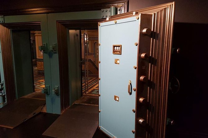 Financial History Tour - Starting at Beurs van Berlage: Exchange Building Energy Near the Dam