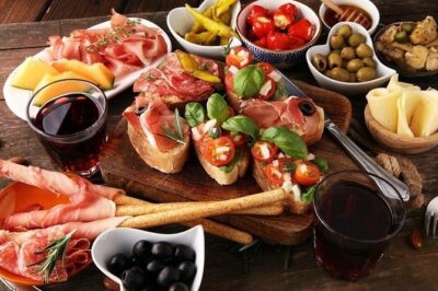 Food Tasty and History Tour in Civitavecchia - Stop 1: Largo della Pace and a simple Italian breakfast start