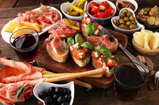 Food Tasty and History Tour in Civitavecchia - Stop 1: Largo della Pace and a simple Italian breakfast start