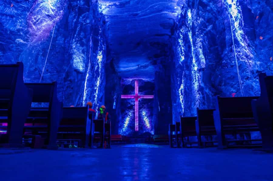 From bogota: Salt Cathedral tour a Cultural Heritage Tour - Zipaquirá colonial streets after the cathedral: cobblestones, architecture, and a quick lunch window