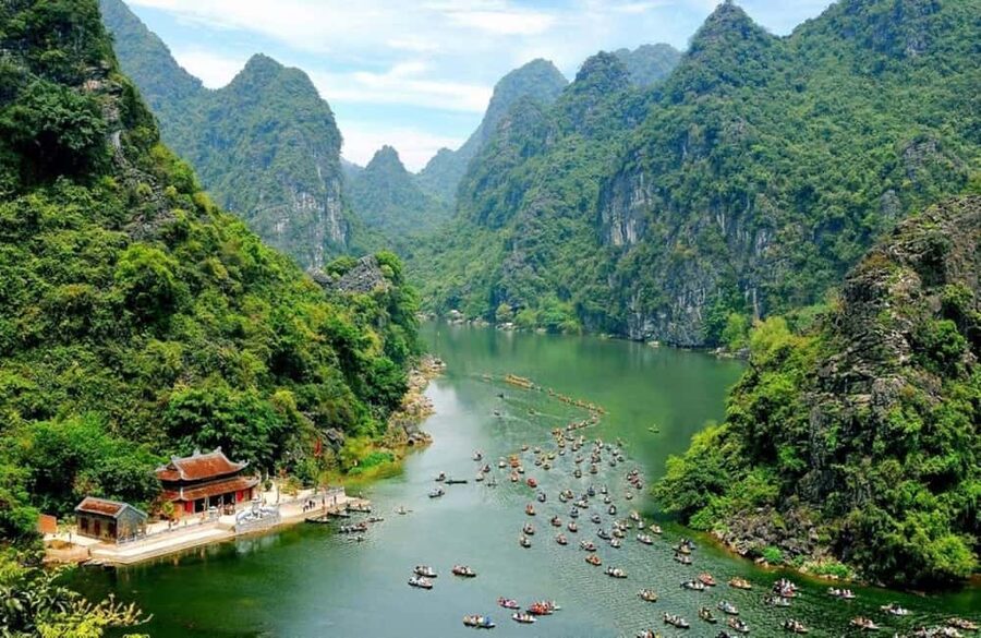 From Hanoi: Trang An eco-tourism - Hoa Lu ancient & Mua Cave - Mua Cave: The 500 Steps That Earn the Best View