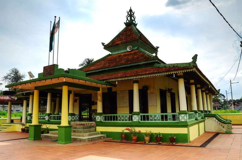 From Kuala Lumpur: Full-Day Historical Tour of Malacca - A Famosa: Photographable Ruins with Historical Weight