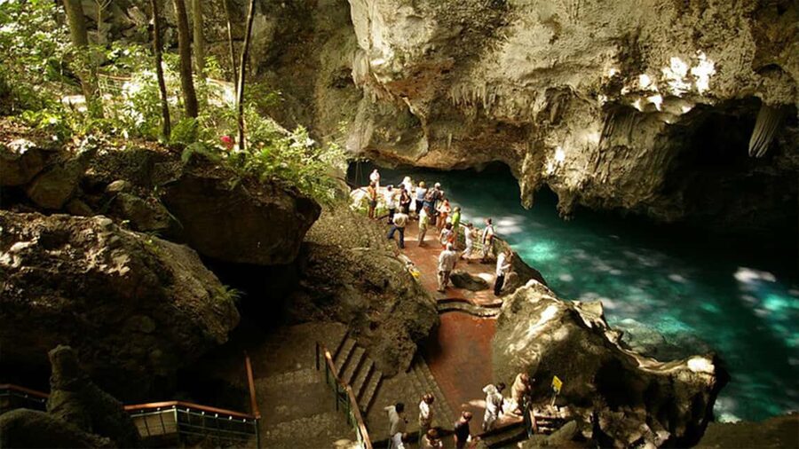 From Santo Domingo: Full day Historical Tour with Lunch - Caves of los Tres Ojos: cool air and ancient refuge