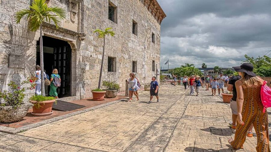 From Santo Domingo: Full day Historical Tour with Lunch - Guided colonial museum circuit in the Zona Colonial