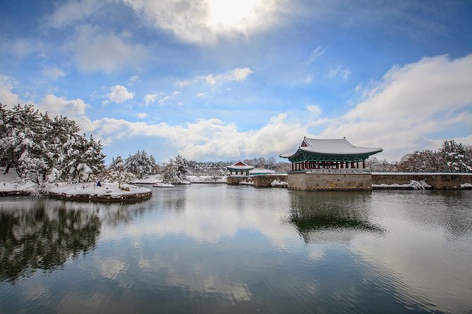 Full day Private Gyeongju UNESCO Heritage Tour : a glimpse into Silla - Daereungwon Tomb Complex and Chemseongdae: Power Meets the Stars