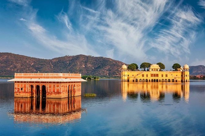 Full-Day Private Tour Heritage of Jaipur with Amber Fort - Hawa Mahal: the quick 30-minute photo stop that still deserves attention