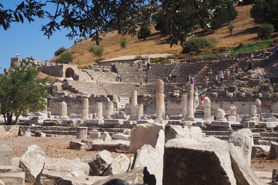 Full-Day Tour of Ancient Ruins in Ephesus from Izmir - Library of Celsus: 12,000 Scrolls and a Facade Built to Impress
