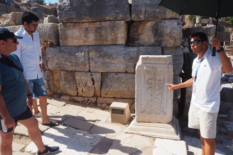 Full-Day Tour of Ancient Ruins in Ephesus from Izmir - Guides and the Small-Group Advantage (Up to 14 People)