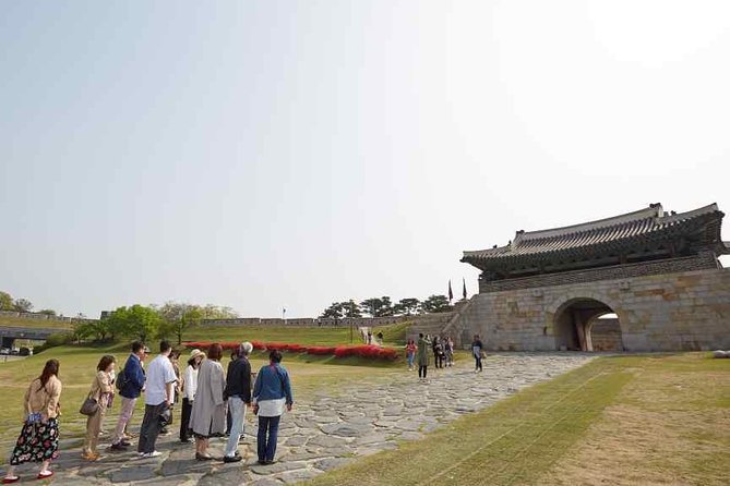 Full-day UNESCO Heritage Tour with Suwon Hwaseong from Seoul - The Insadong Browse and the Ginseng Museum Detour