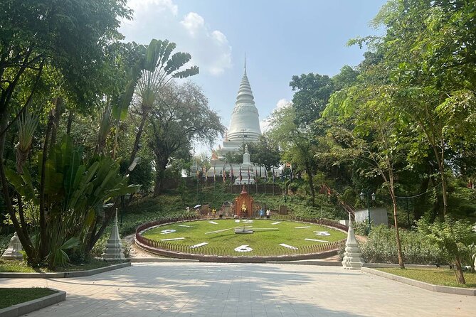 Guided Phnom Penh Heritage Tour - Wat Phnom: photo time, but the hill temple visit is out