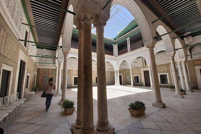 Guided tour in the UNESCO world heritage Medina of Tunis - Rue de la Kasbah to Hammam el Kachachine: Crafts, Gold, and Public Life