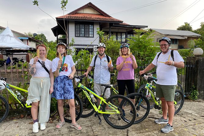 Half-Day Heritage Bike Tour in Kuching - Kuching’s Heritage Zone: Quiet Lanes, Temples, and Everyday Malay Kampong Life