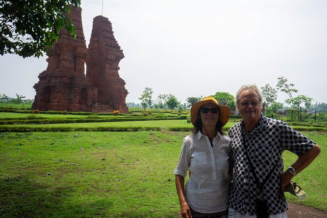 Half-Day Private Majapahit Historical Tour from Surabaya - Stop 1: Candi Wringinlawang and the Drama of a 50-Foot Gate