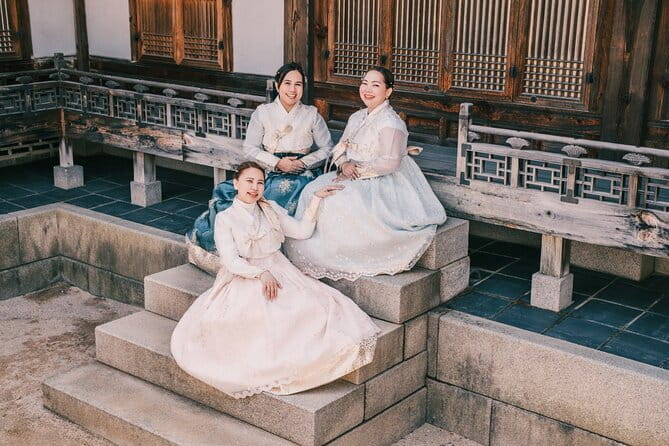 Hanbok Photoshoot and History Tour at Gyeongbokgung Palace - Gyeonghoeru Pavilion: the calm, cinematic nature stop