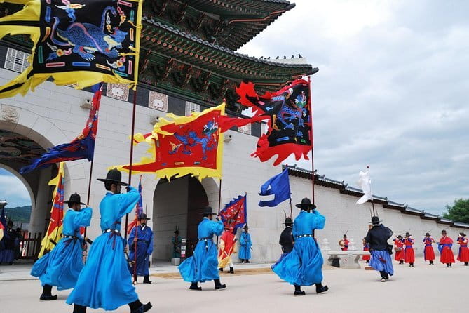 Hanbok Photoshoot and History Tour at Gyeongbokgung Palace - Logistics that matter: Tuesday routing, group size, and walking pace