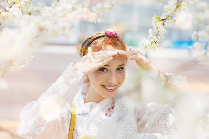 Hanbok Photoshoot and History Tour at Gyeongbokgung Palace - Best for couples, families, and first-timers (with one caveat)
