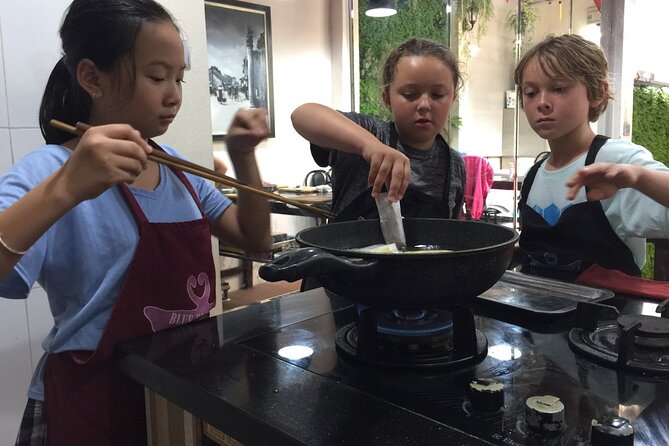 Hanoi Cooking Class and Market Tour in Ancient House - Cooking in an Ancient House: Four Dishes You’ll Actually Make