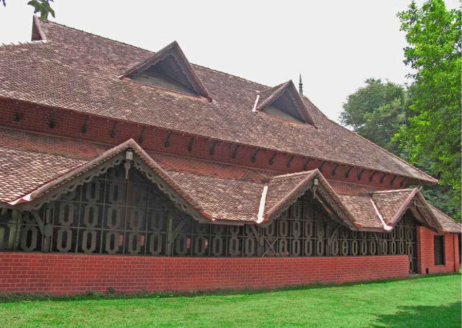 Heritage & Cultural Walk of Trivandrum Guided Walking Tour - Rama Rao Lamp and Palayam lanes: old houses, library, and an old university feel