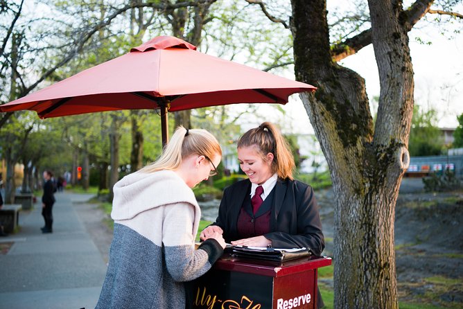 Heritage Horse-Drawn Carriage Experience in Victoria - Horses and guides: the “human plus horsepower” factor
