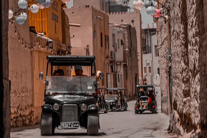 Heritage private Tour by classic carts - Al Bustan inn: renovated houses in a heritage garden