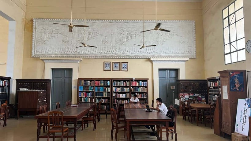 Heritage tour of Phnom Penh in electric bus - Ending near Street 240: a smart finish location for self-guided wandering