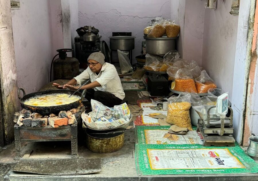 Heritage Walk & Street Food Tasting in Jaipur - How the guides make the walking feel safe and personal