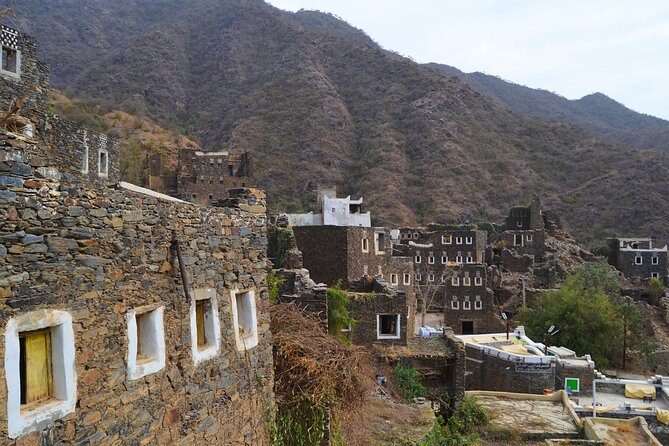 Historical & Heritage Tour in Abha- Rijal Almaa Village - Honey Bazaar and the Bees Honey Farm Stop