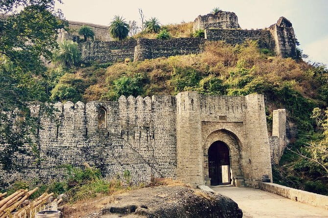 Historical Tour including Unesco Kangra fort & Rock cut temple from Dharamshala - Bajreshwari Devi Temple: a spiritual pause with the Sati story
