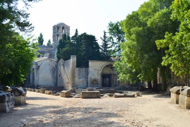 Historical Walking Tour of Ancient Arles with an APP - The exact format: an app-guided Arles loop you can do on your time