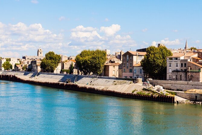 Historical Walking Tour of Ancient Arles with an APP - App experience and navigation: what to watch for before you start