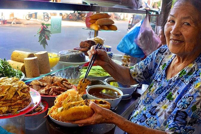 Hoi An Ancient Town - Night Market Street Food Walking Tours - Small-group street food: what the capped 8 really changes