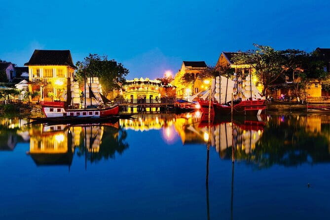 Hoi an Coconut Boat & Hoi an Ancient Town From Da nang or Hoi an - Hoi An Ancient Town After Dark: Japanese Bridge and Hoai River Lantern Walks