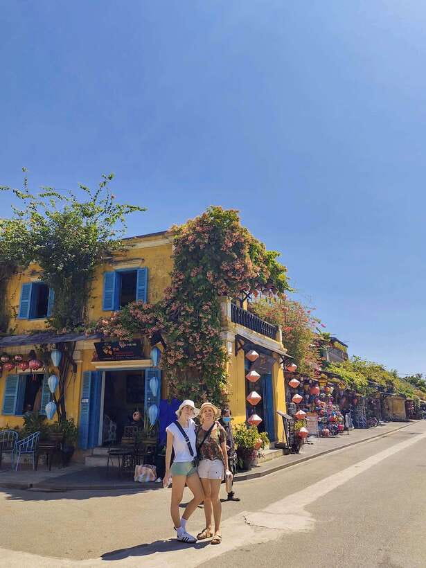 Hoi An: Half-Day Heritage Walking Tour - Street snacks at Mót Hội An—quick bites, local rhythm