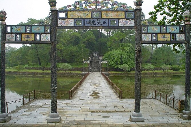 Hue Motorbike & Boat Tour to Countryside & Heritage Sites - Thanh Toan Covered Bridge to Tu Duc Tomb: The Day’s Big Mood Switch