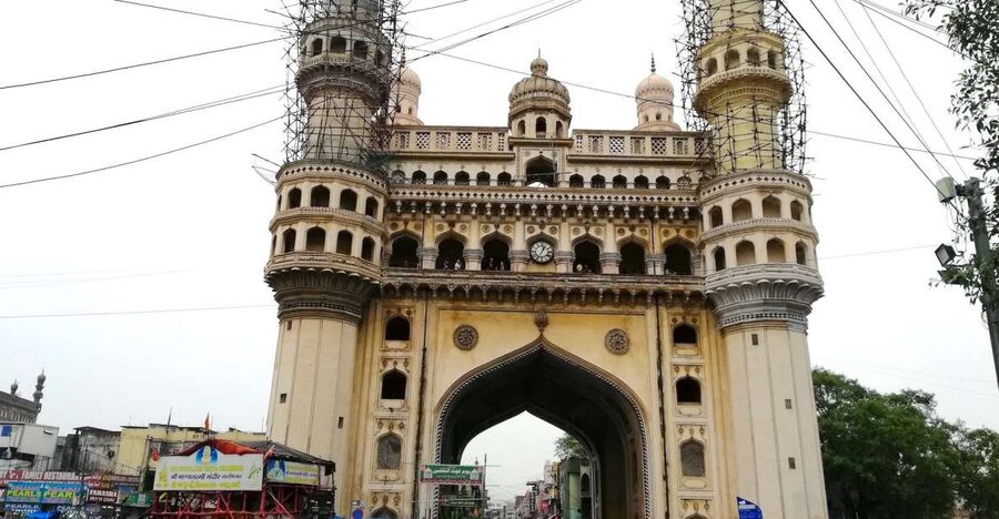 Hyderabad: Heritage Walking Tour of Old City and Charminar - Where the tour starts: meet right at Charminar