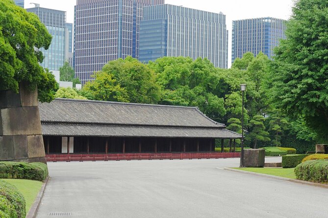 Imperial Palace East Garden and Edo Castle Walking Tour in Tokyo - Wadakura Fountain Park: A Wedding Memorial With Real Design Details